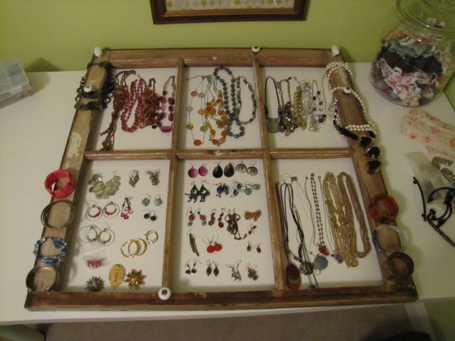 http://theborrowedabode.com/wp-content/uploads/2011/01/Jewelry-Window-Layout-.jpg