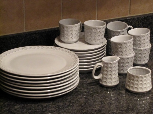 White Dishes Set - The Borrowed AbodeThe Borrowed Abode