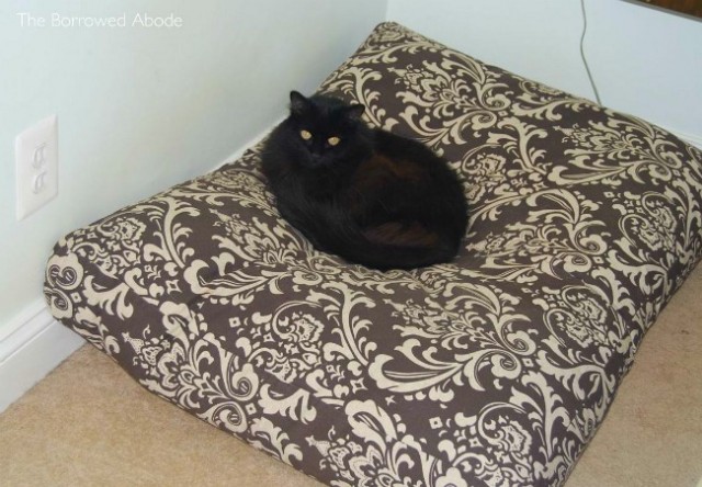 Aretha Huge Janery Dog Bed | TheBorrowedAbode.com