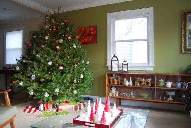 Fat Christmas Tree 2012 | The Borrowed Abode