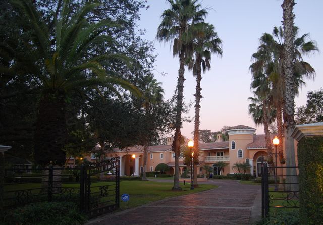 Peach Mansion Winter Park Florida | The Borrowed Abode
