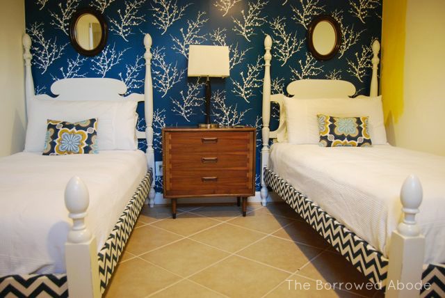 Guest Room Tempaper Accent Wall | The Borrowed Abode