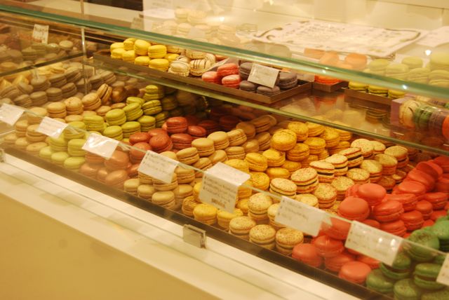 Venice Pastry Shop Macarons  | The Borrowed Abode