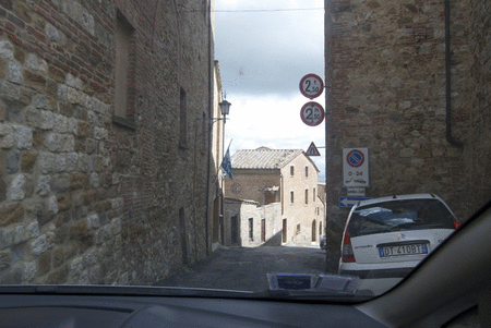 Driving in Montepulciano.gif