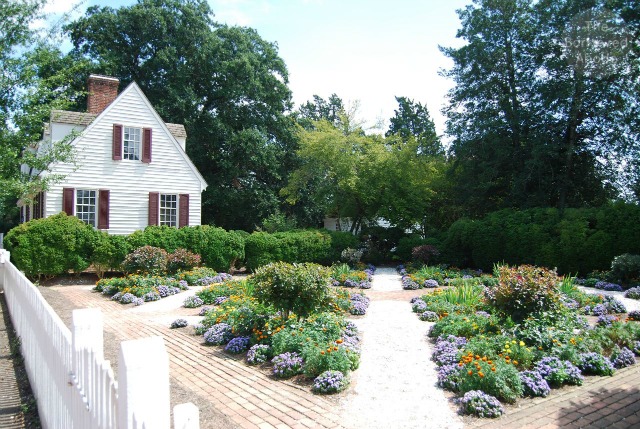 Colonial Williasmburg Garden Virginia