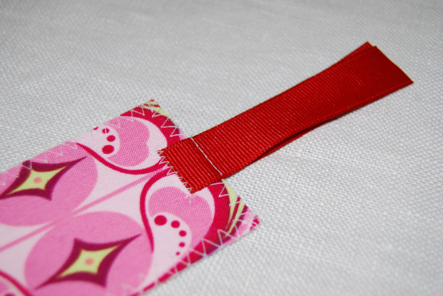 DIY Fabric Scrap Bookmark-01