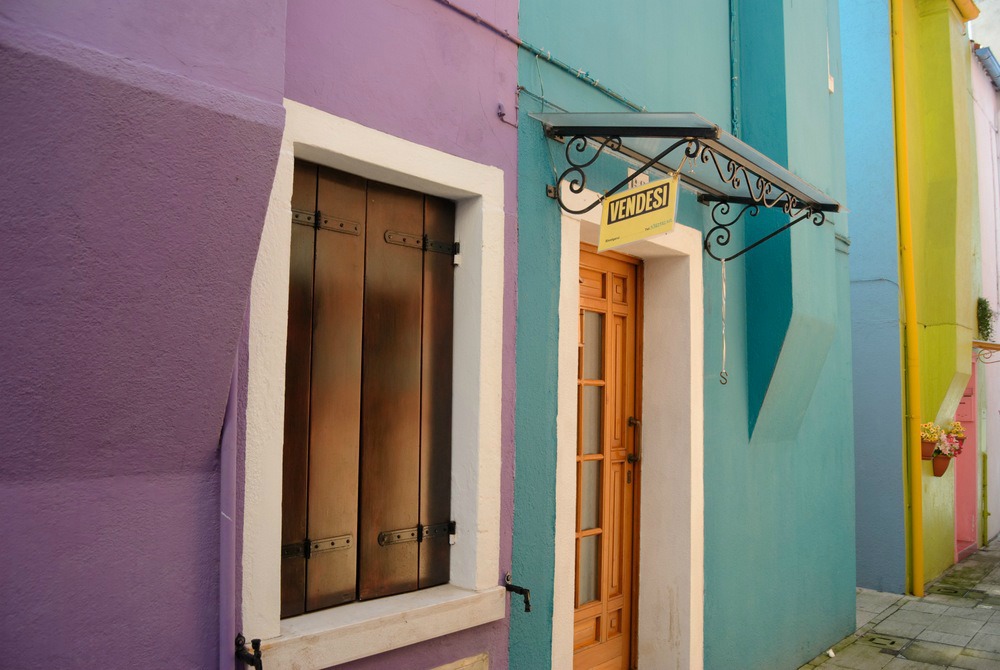 italy-burano-colorful-vendesi