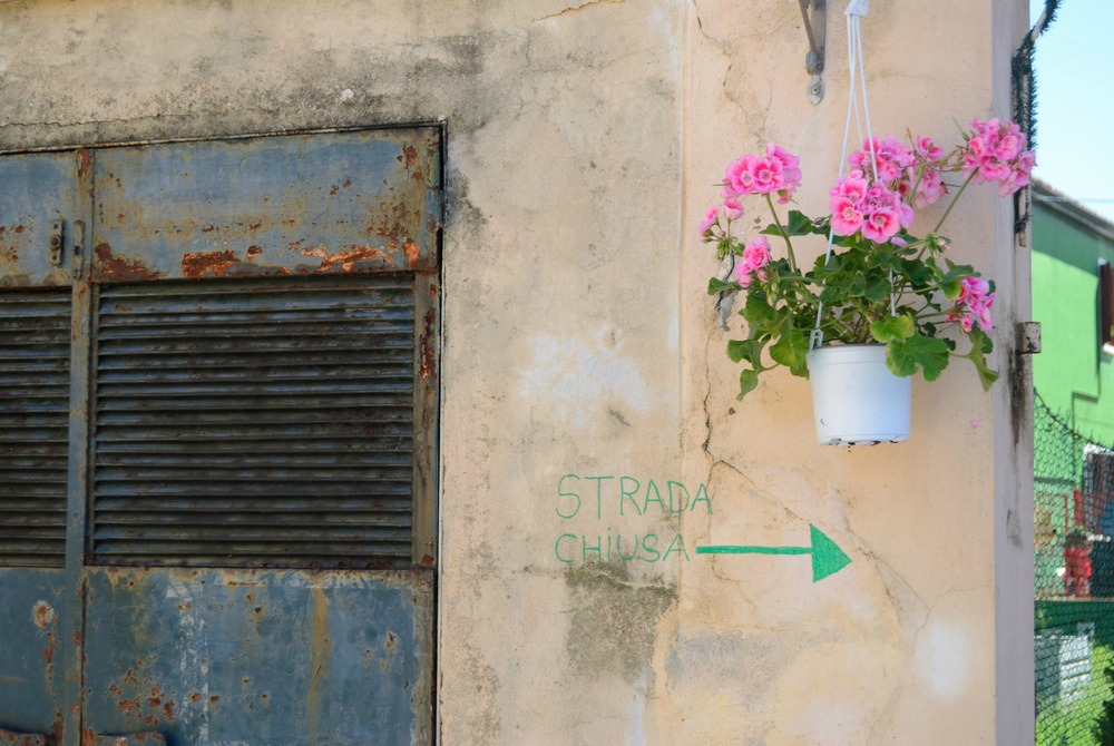 italy-burano-strada-chiusa