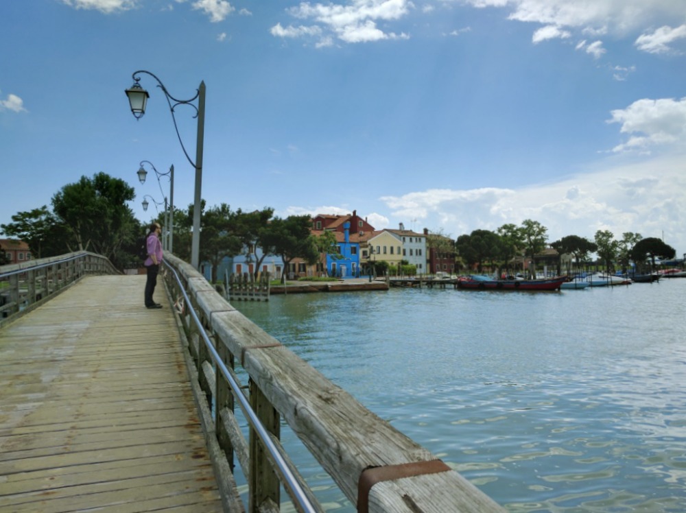 italy-burano-to-venissa-bridge